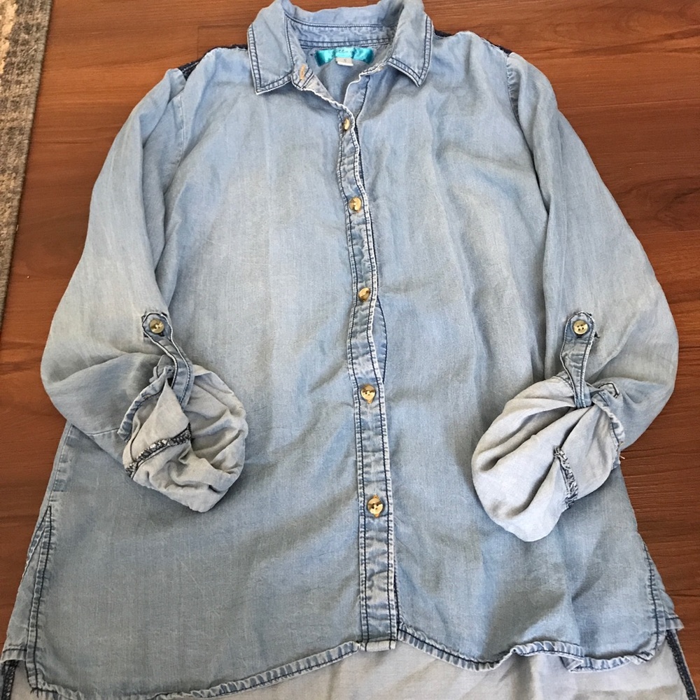 Francescas Small Button down Chambray top